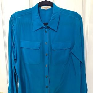 Two by Vince Camuto blue button down women’s shirt